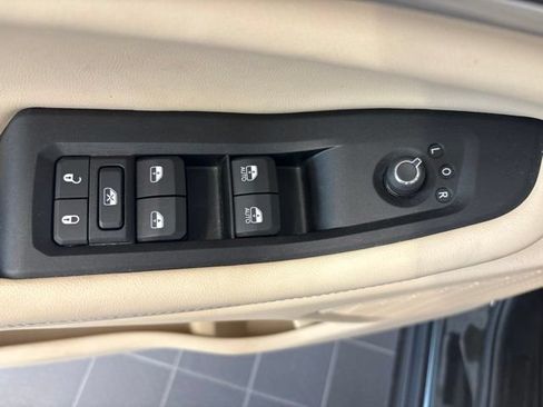 Used 2023 Jeep Grand Cherokee L Limited w/ Luxury Tech Group II RWD image 29