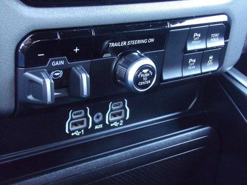 Used 2025 RAM 1500 Big Horn AWD/4WD image 27