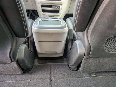 Used 2024 Chrysler Pacifica Touring-L image 34