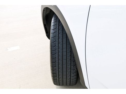 Certified 2025 Hyundai Venue SEL FWD image 32
