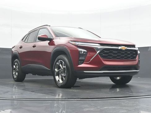 Used 2025 Chevrolet Trax LT w/ LT Convenience Package FWD image 34