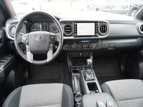 Used 2022 Toyota Tacoma TRD Off-Road w/ Technology Package image 2