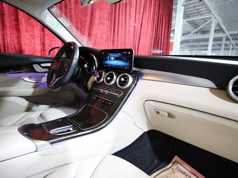 Used 2020 Mercedes-Benz GLC 300 image 23