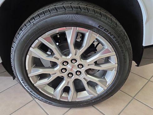 New 2026 GMC Acadia Denali w/ Super Cruise Package FWD image 5