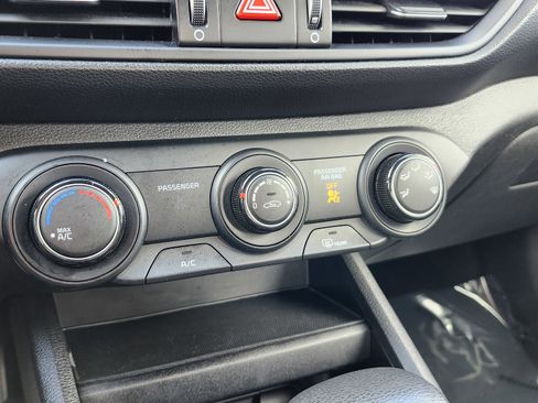 Used 2022 Kia Forte LXS w/ LXS Technology Package image 27