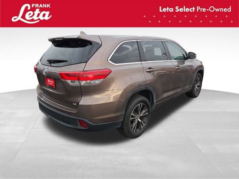 Used 2018 Toyota Highlander Plus image 11