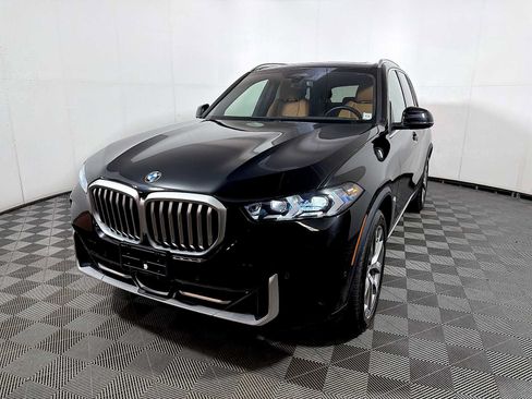 Certified 2024 BMW X5 xDrive40i w/ Premium Package AWD/4WD image 3