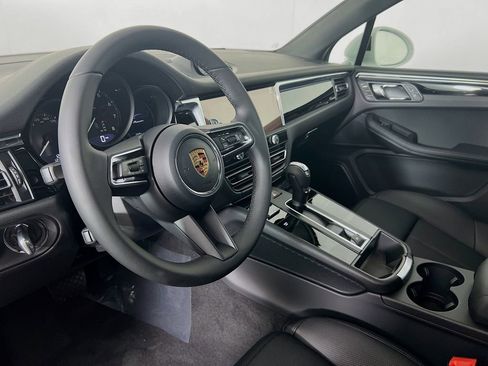 New 2026 Porsche Macan image 4