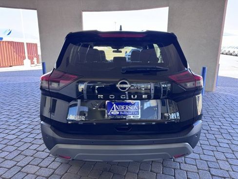 Used 2023 Nissan Rogue SV image 4