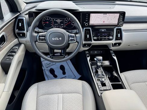 Used 2023 Kia Sorento EX w/ Panoramic Sunroof Package FWD image 23