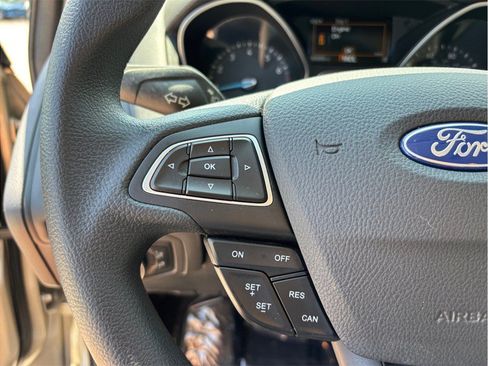 Used 2017 Ford Focus SE FWD image 19