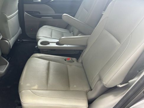 Used 2015 Toyota Highlander Limited Platinum AWD/4WD image 28