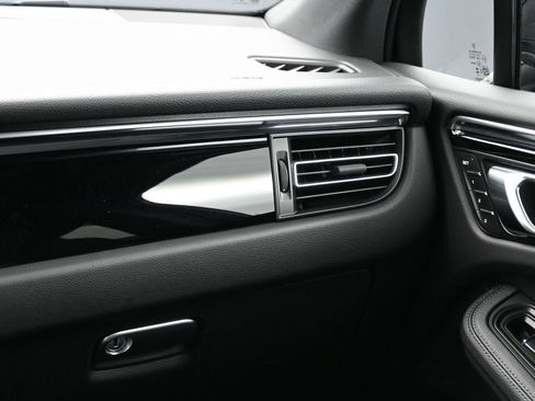 New 2026 Porsche Macan image 22