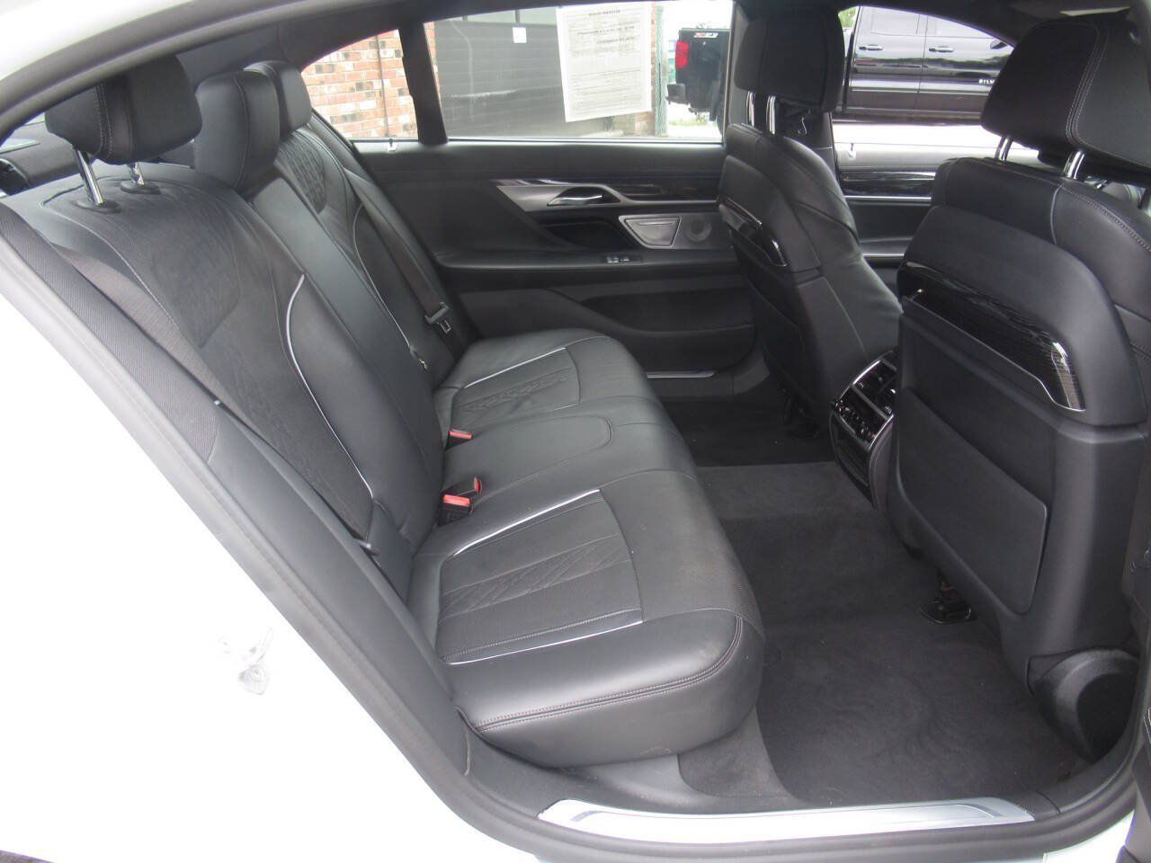 Used 2021 BMW 750i xDrive w/ Executive Package AWD/4WD image 11