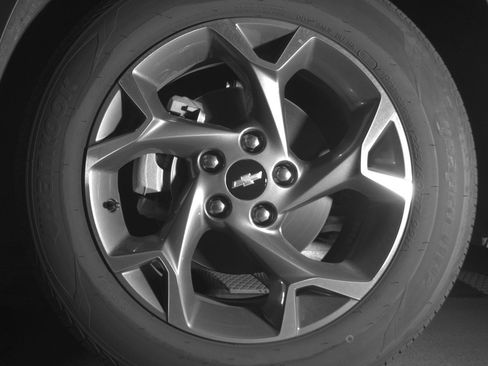 Used 2025 Chevrolet Trax LT w/ LT Convenience Package FWD image 9