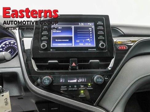 Used 2023 Toyota Camry SE image 12