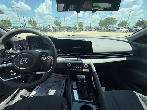 Used 2023 Hyundai Elantra SEL w/ Convenience Package FWD image 15