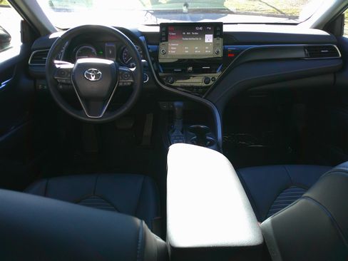 Used 2022 Toyota Camry SE image 31