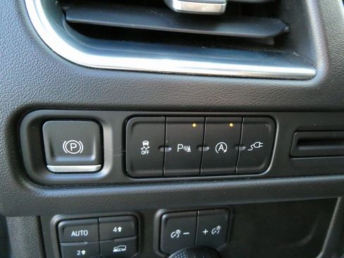 Used 2021 Chevrolet Tahoe LT image 28