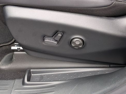 New 2026 Chrysler Pacifica Select image 13