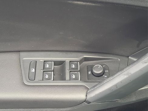 Used 2019 Volkswagen Tiguan SE image 25