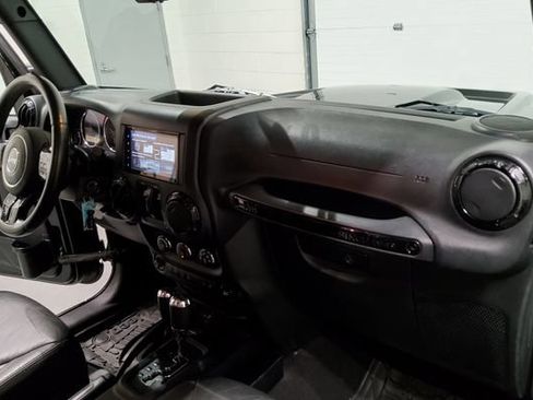 Used 2015 Jeep Wrangler Unlimited Sahara AWD/4WD image 20