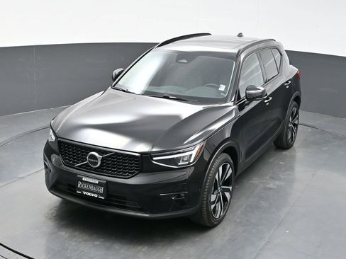 Used 2024 Volvo XC40 B5 Plus image 27