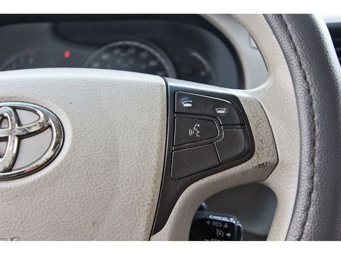 Used 2012 Toyota Sienna LE image 14