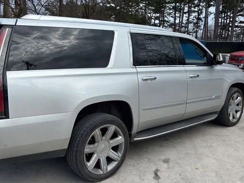 Used 2020 Cadillac Escalade ESV Luxury image 9