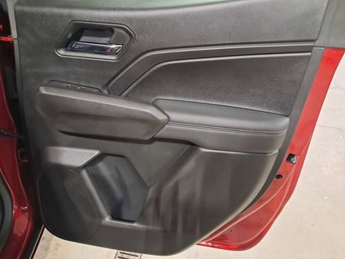 Used 2025 Chevrolet Colorado LT w/ LT Convenience Package image 14