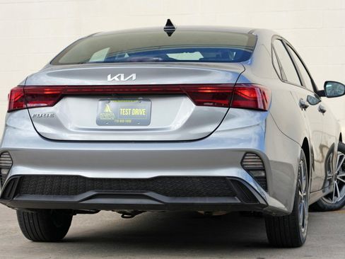 Used 2022 Kia Forte LXS FWD image 4