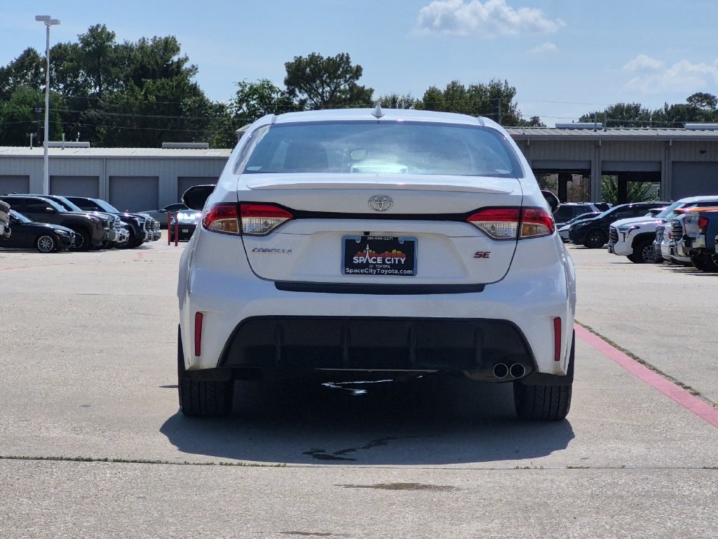 Certified 2024 Toyota Corolla SE w/ SE Premium Package FWD image 5
