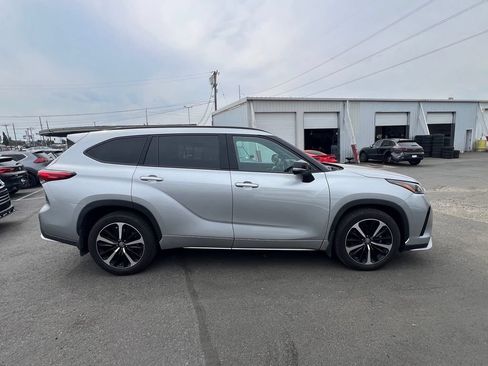 Used 2022 Toyota Highlander XSE AWD/4WD image 8