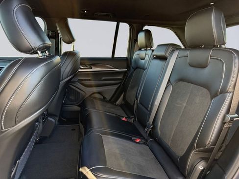 New 2026 Jeep Grand Cherokee Altitude image 17
