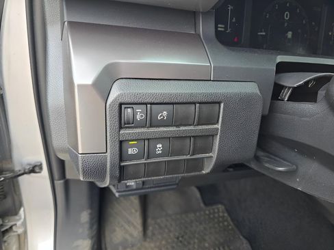 Used 2025 Toyota Tacoma SR5 AWD/4WD image 20