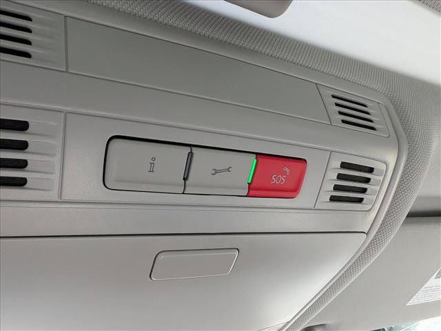 Certified 2025 Volkswagen Jetta SE w/ Sunroof Package FWD image 39