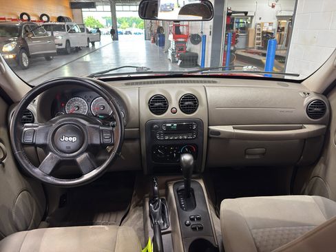 Used 2007 Jeep Liberty Sport AWD/4WD image 12