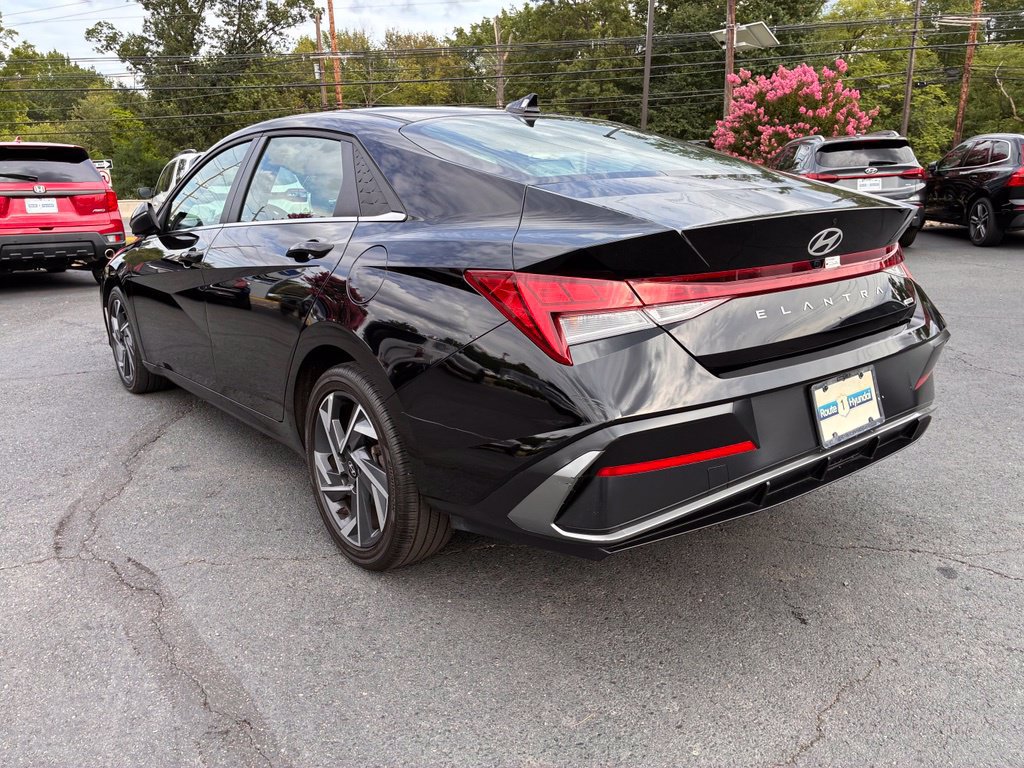 Used 2025 Hyundai Elantra Limited w/ Cargo Package FWD image 5