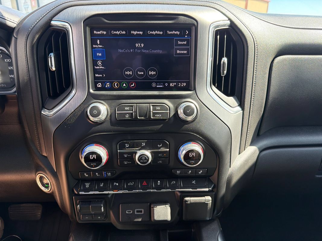 Used 2022 GMC Sierra 3500 Denali AWD/4WD image 31