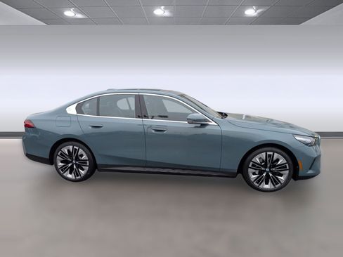 Certified 2026 BMW 530i image 8