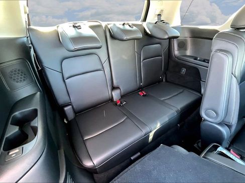 Used 2025 Nissan Pathfinder SL w/ SL Premium Package AWD/4WD image 28