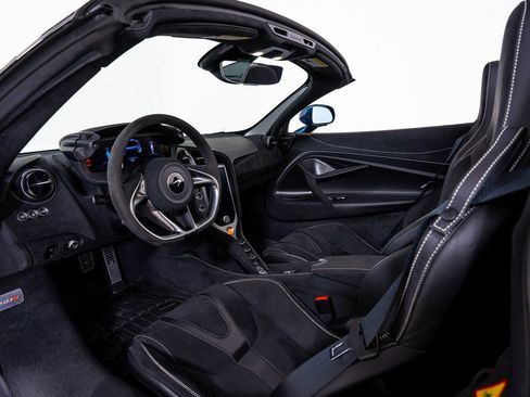 Used 2025 McLaren 750S Spider image 21