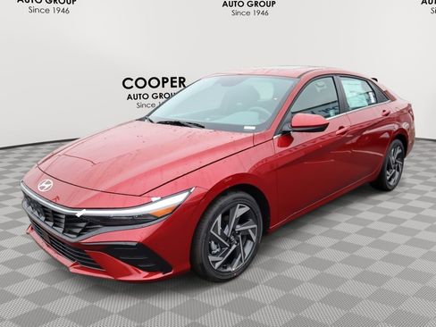 Certified 2025 Hyundai Elantra SEL w/ Cargo Package image 3