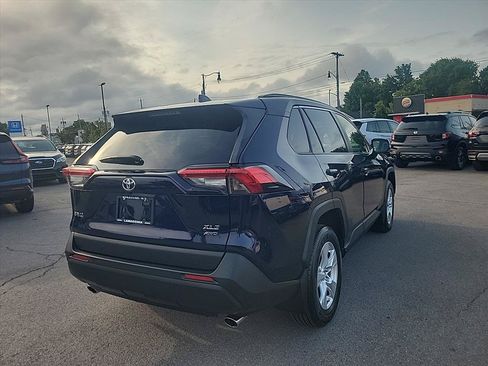 Used 2021 Toyota RAV4 XLE AWD/4WD image 5