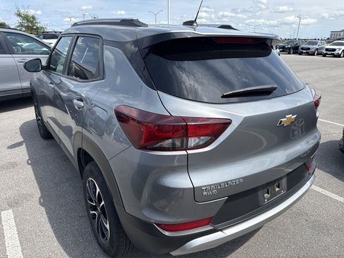 Used 2025 Chevrolet TrailBlazer LT AWD/4WD image 3