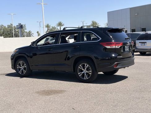 Used 2019 Toyota Highlander LE FWD image 8