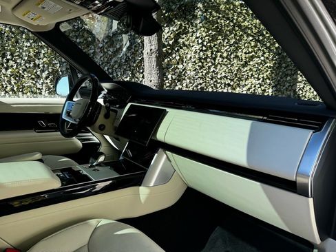 New 2025 Land Rover Range Rover SE image 21