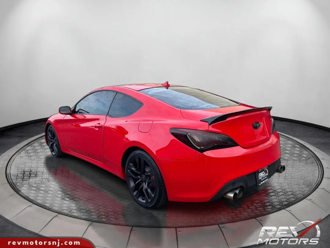 Used 2013 Hyundai Genesis 2.0T RWD image 3