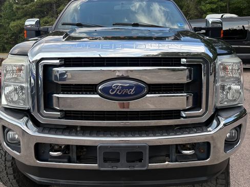 Used 2015 Ford F250 Lariat w/ Lariat Chrome Package AWD/4WD image 8