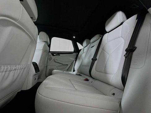 Certified 2025 Porsche Macan image 23